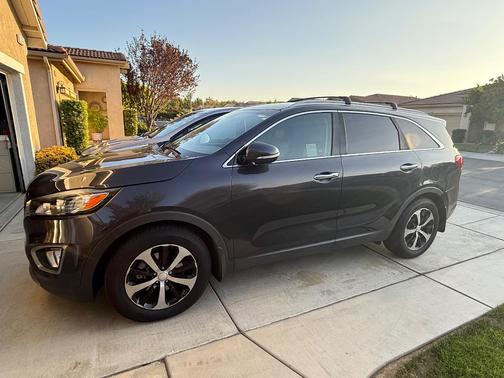Gray 2017 Kia Sorento EX