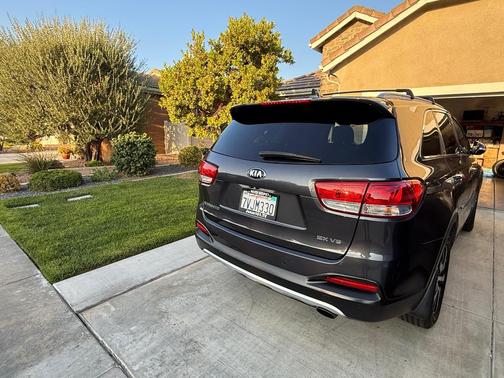 Gray 2017 Kia Sorento EX