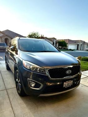 Gray 2017 Kia Sorento EX