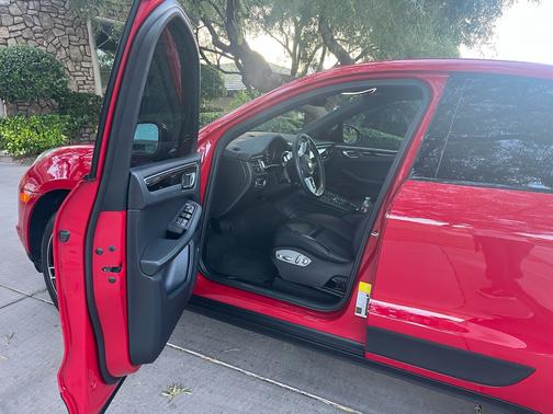 2021 Porsche Macan Macan