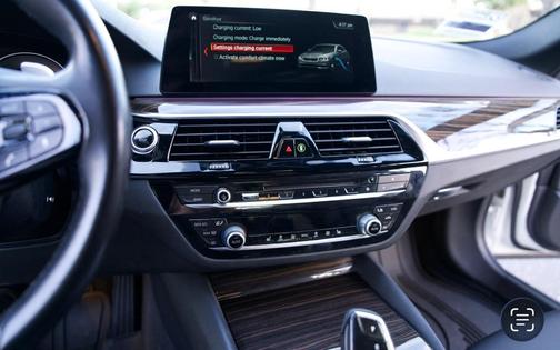 White 2019 BMW 530e iPerformance