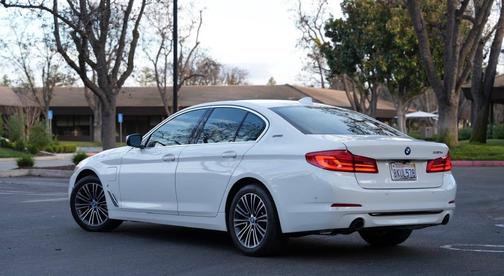 White 2019 BMW 530e iPerformance