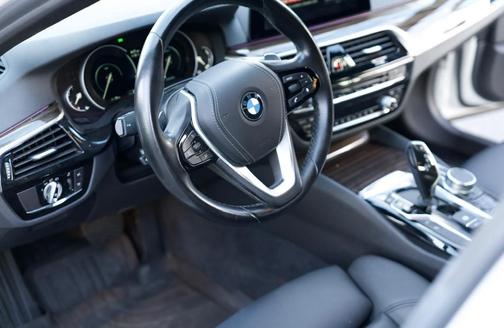 White 2019 BMW 530e iPerformance