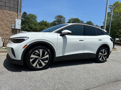 White 2024 Volkswagen ID.4 S