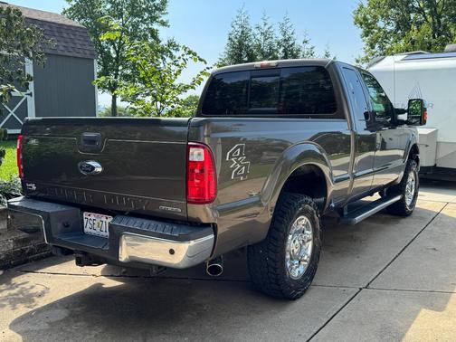 Brown 2016 Ford F-250 Lariat