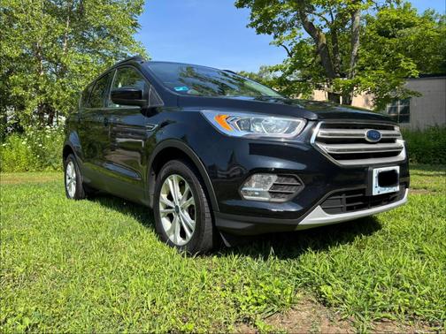 Black 2017 Ford Escape SE