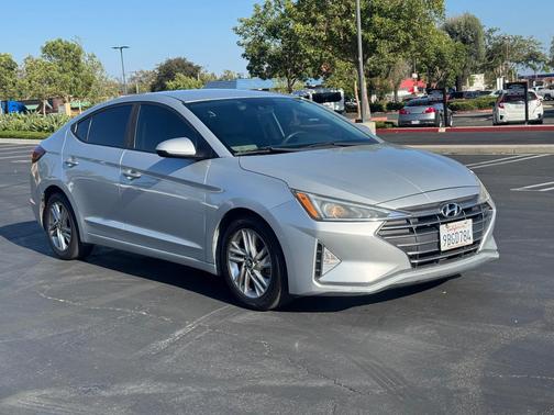 Silver 2019 Hyundai ELANTRA SEL