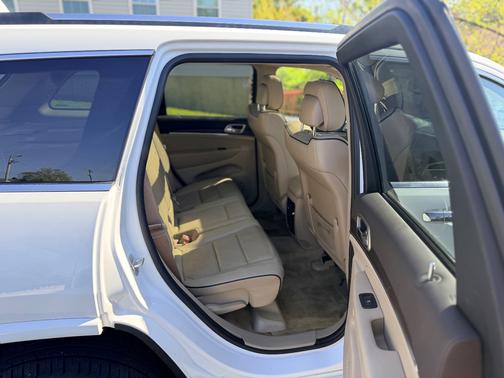 White 2015 Jeep Grand Cherokee Overland