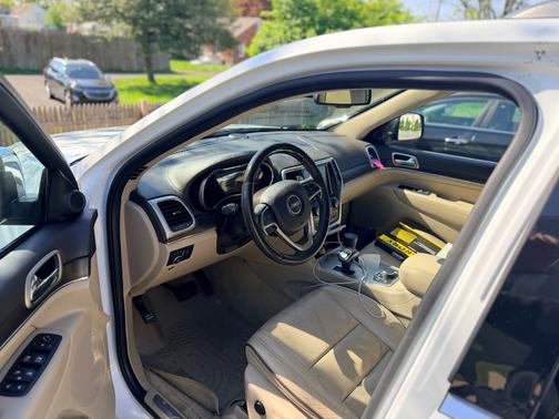 White 2015 Jeep Grand Cherokee Overland
