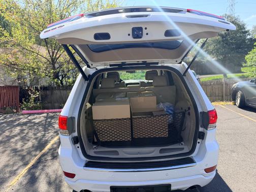 White 2015 Jeep Grand Cherokee Overland