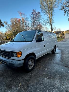 2005 Ford E150 Base