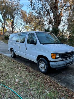 2005 Ford E150 Base