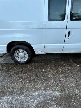 2005 Ford E150 Base