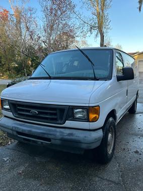 2005 Ford E150 Base