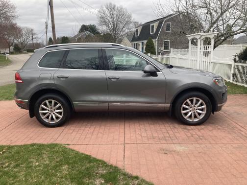 2016 Volkswagen Touareg VR6 Sport w/Technology