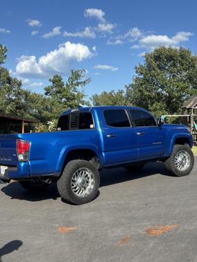 Blue 2016 Toyota Tacoma Limited