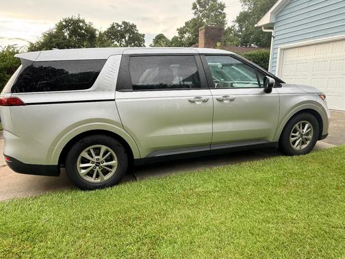 Silver 2022 Kia Carnival LXS
