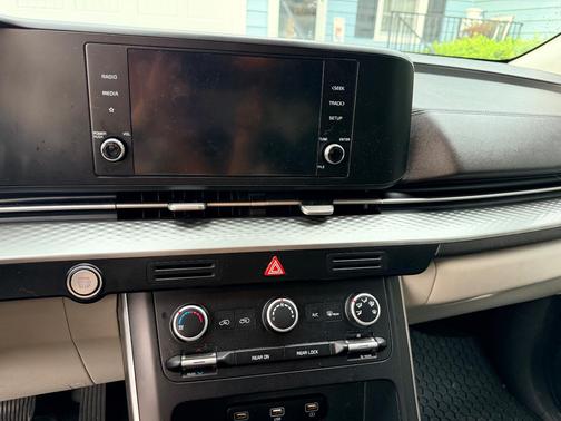 Silver 2022 Kia Carnival LXS