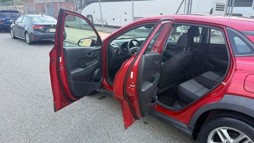 Red 2018 Hyundai KONA SE