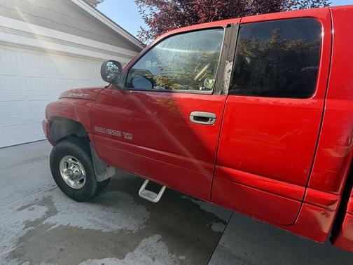 Red 2000 Dodge Ram 2500 Quad Cab
