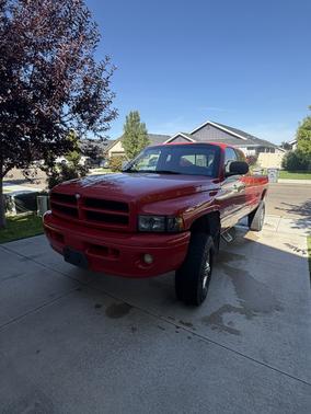 Red 2000 Dodge Ram 2500 Quad Cab