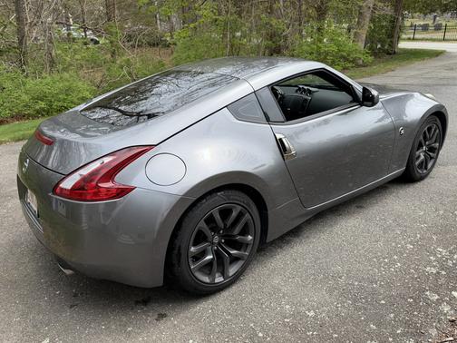 Gray 2018 Nissan 370Z Touring