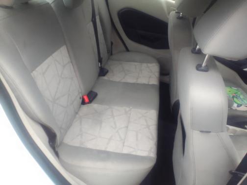 White 2013 Ford Fiesta SE