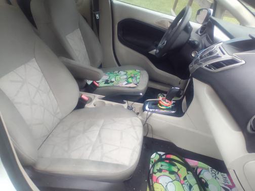 White 2013 Ford Fiesta SE