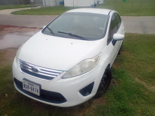 White 2013 Ford Fiesta SE