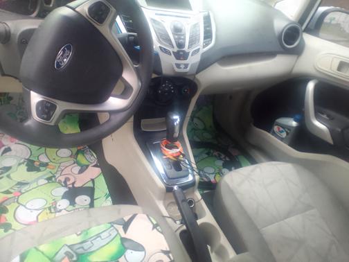 White 2013 Ford Fiesta SE