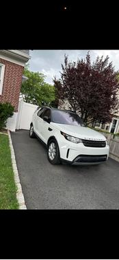 White 2018 Land Rover Discovery SE