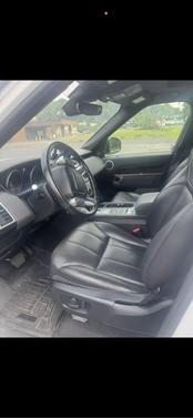 White 2018 Land Rover Discovery SE