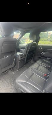 White 2018 Land Rover Discovery SE