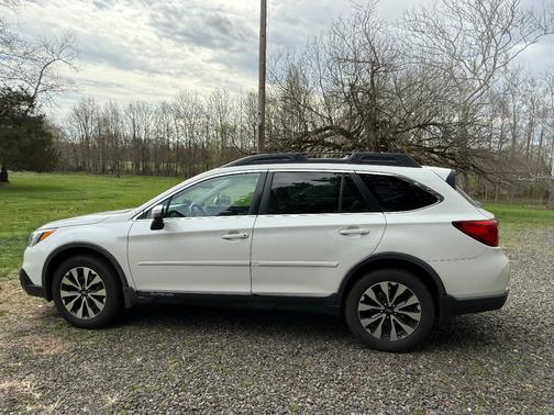 White 2016 Subaru Outback 3.6R Limited