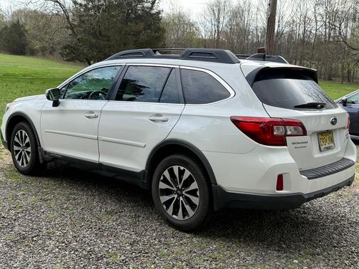 White 2016 Subaru Outback 3.6R Limited