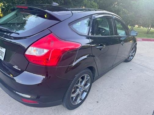 Black 2013 Ford Focus SE