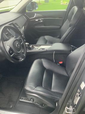 Gray 2019 Volvo XC90 T5 Momentum