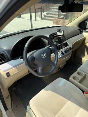 White 2010 Honda Odyssey LX