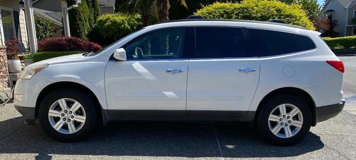 White 2011 Chevrolet Traverse LT