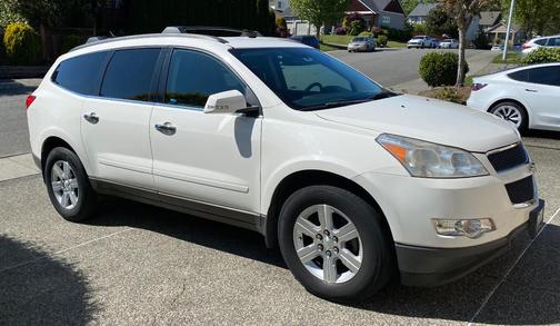 White 2011 Chevrolet Traverse LT