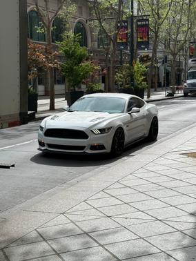 White 2015 Ford Mustang GT Premium