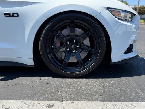 White 2015 Ford Mustang GT Premium