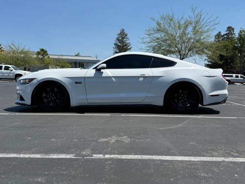 White 2015 Ford Mustang GT Premium