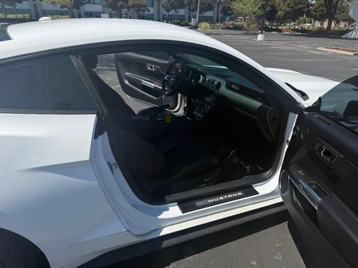 White 2015 Ford Mustang GT Premium