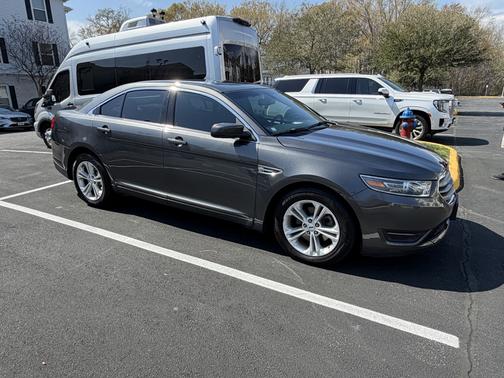 Gray 2017 Ford Taurus SEL