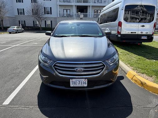 Gray 2017 Ford Taurus SEL