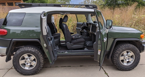 Photo 1 of 7 of 2013 Toyota FJ Cruiser Base