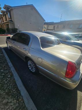 Gold 2003 Lincoln Town Car Signature