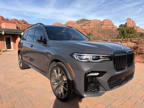 2022 BMW X7 M50i