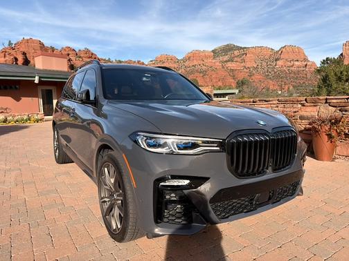 2022 BMW X7 M50i